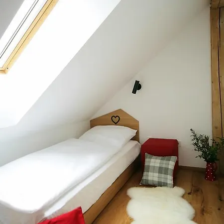 And Kaja * קרנייסקה גורה