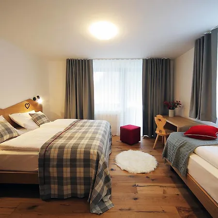 And Kaja קרנייסקה גורה